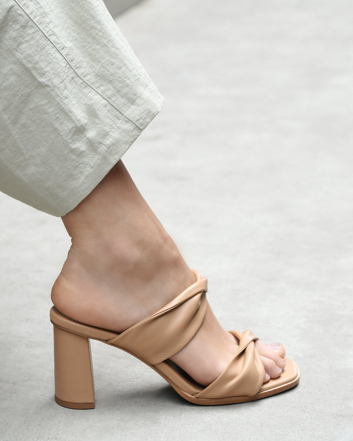 CAYLIE HIGH HEEL SANDALS BEIGE LEATHER