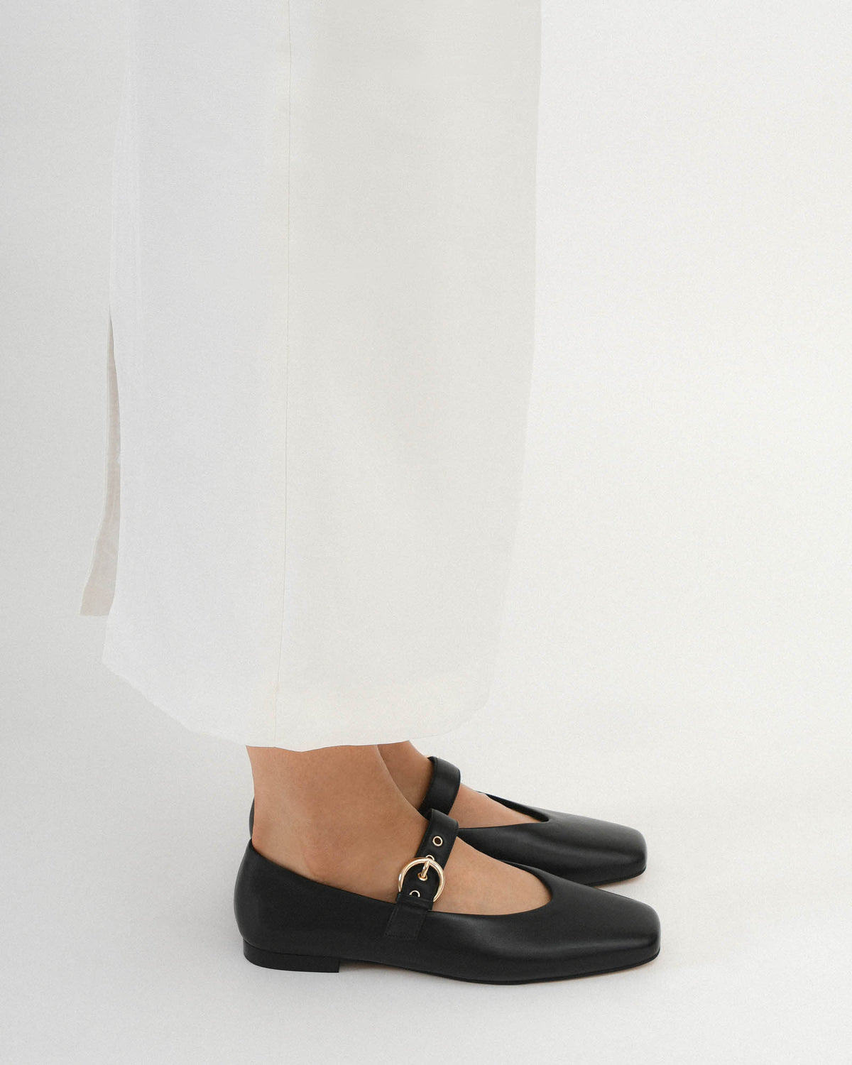 ANNABELLE CASUAL FLATS BLACK LEATHER