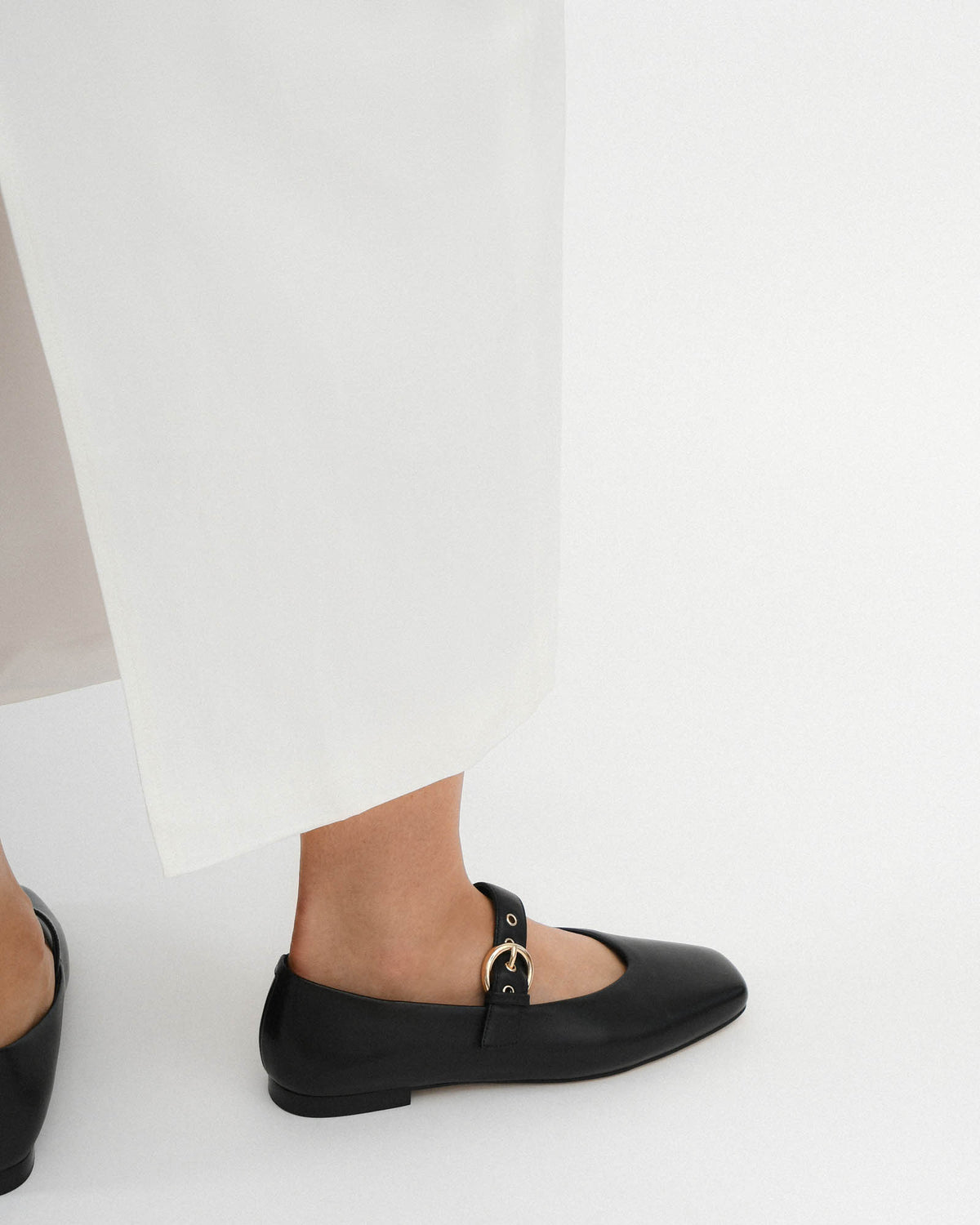 ANNABELLE CASUAL FLATS BLACK LEATHER