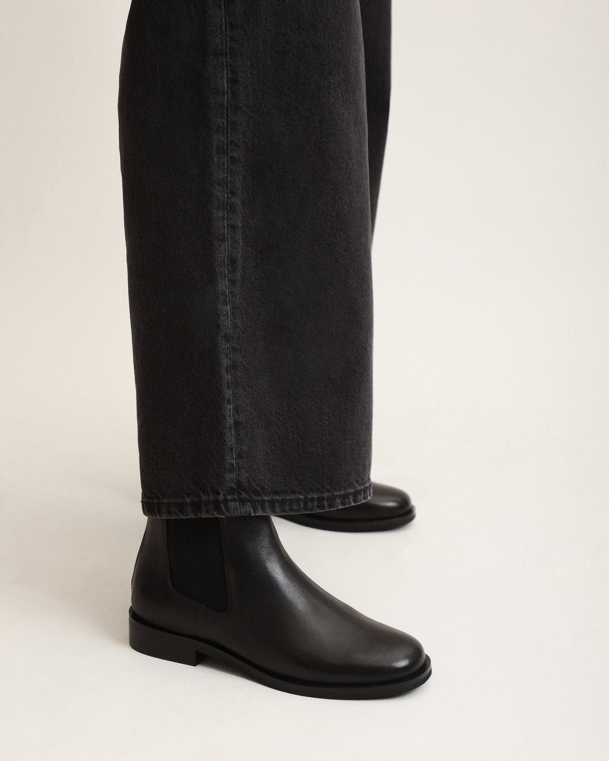 GABE FLAT ANKLE BOOTS BLACK LEATHER