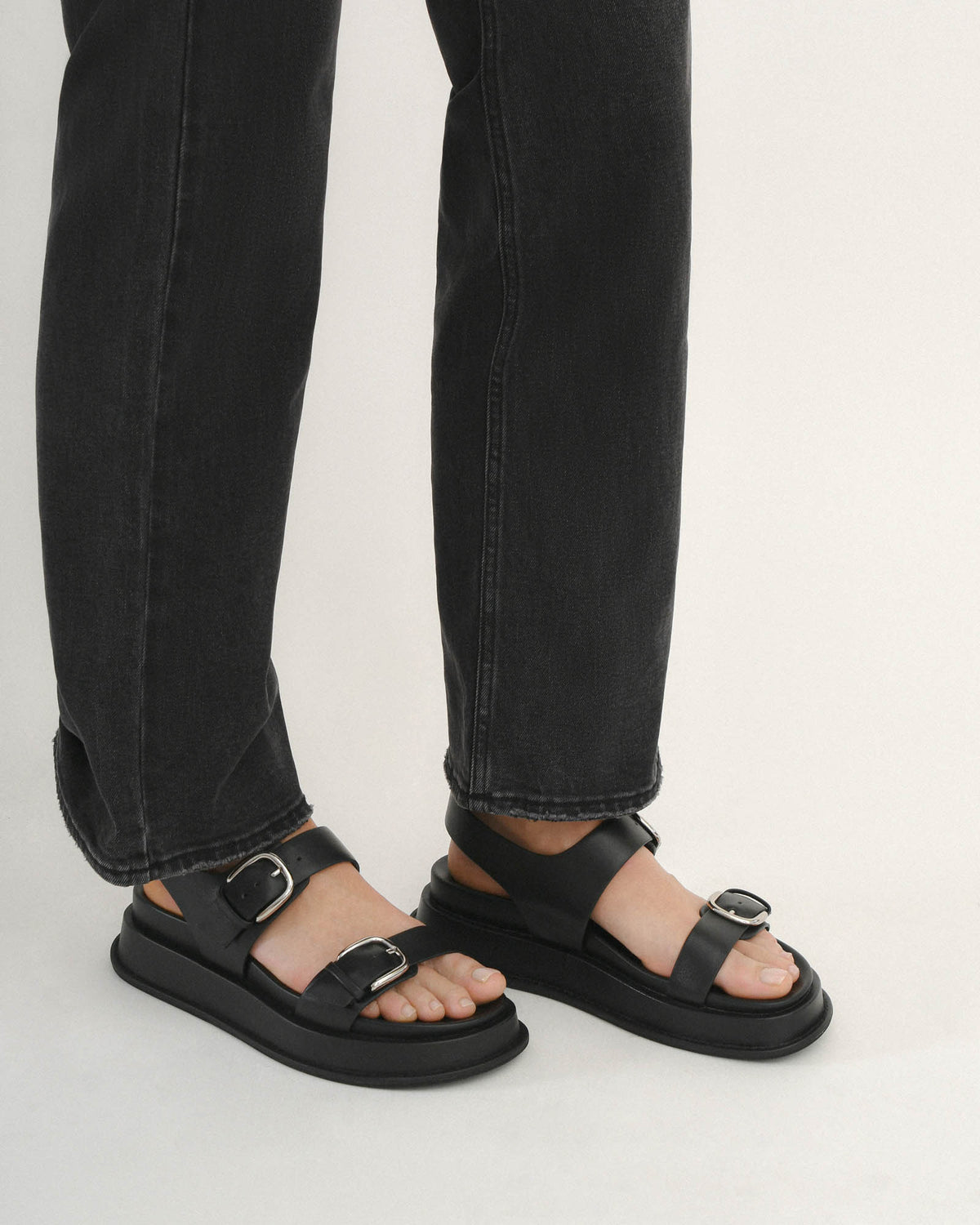 MABEL FLAT SANDALS BLACK LEATHER