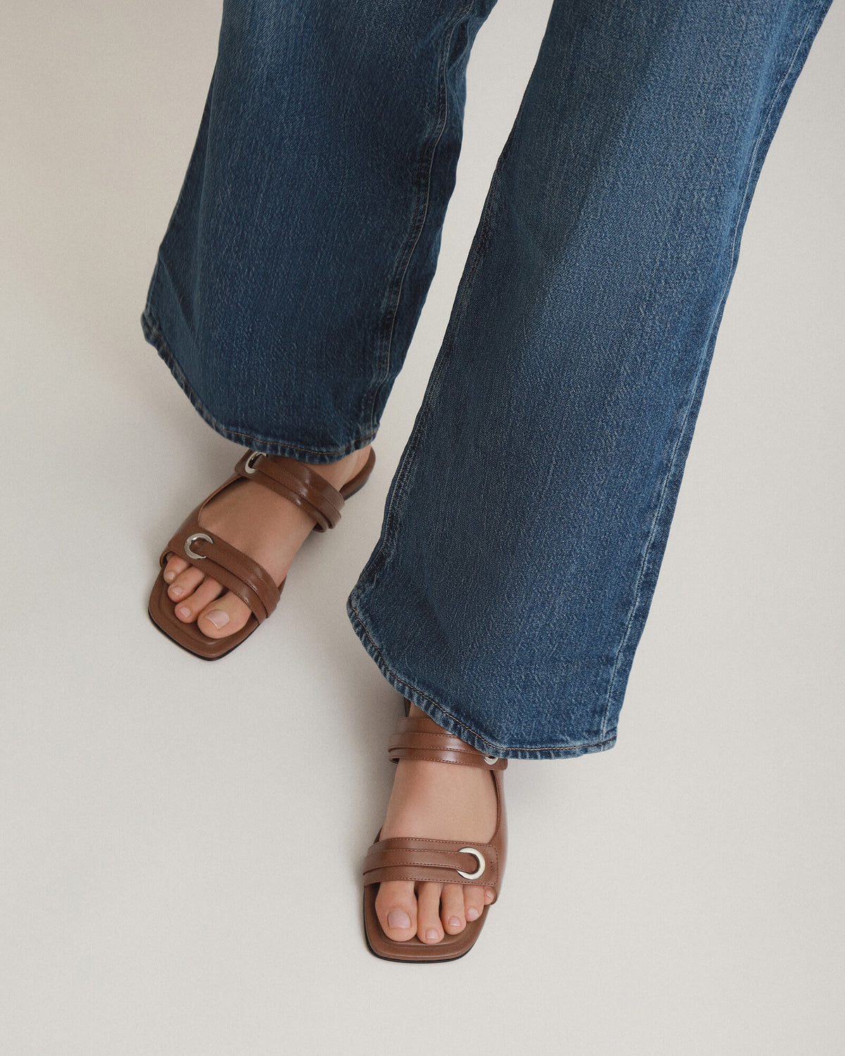 QUILL FLAT SANDALS DARK TAN LEATHER