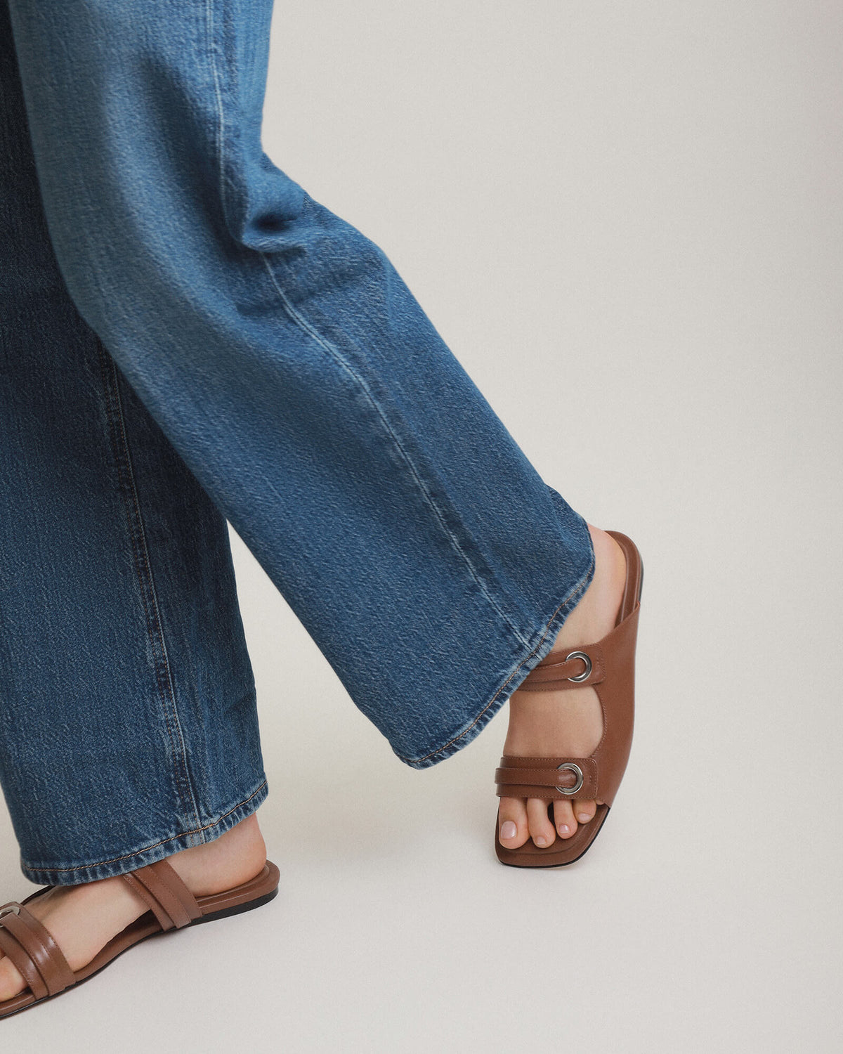 QUILL FLAT SANDALS DARK TAN LEATHER