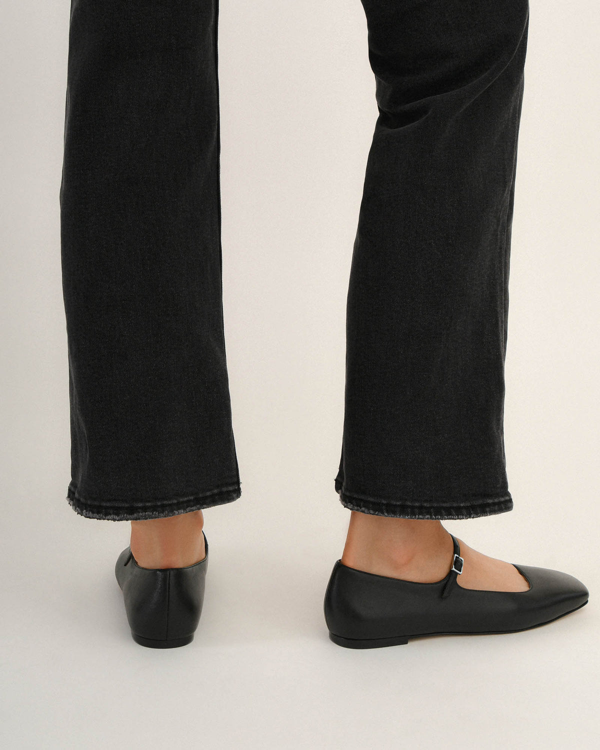 SERENITY CASUAL FLATS BLACK LEATHER