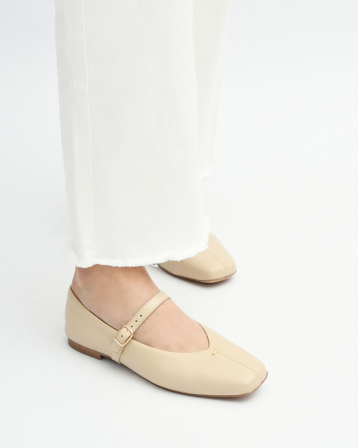 APRIL CASUAL FLATS SAND LEATHER