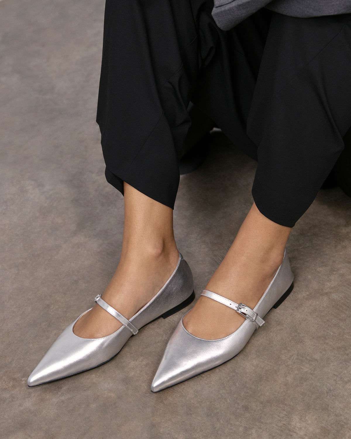 DILARIA DRESS FLATS SILVER LEATHER