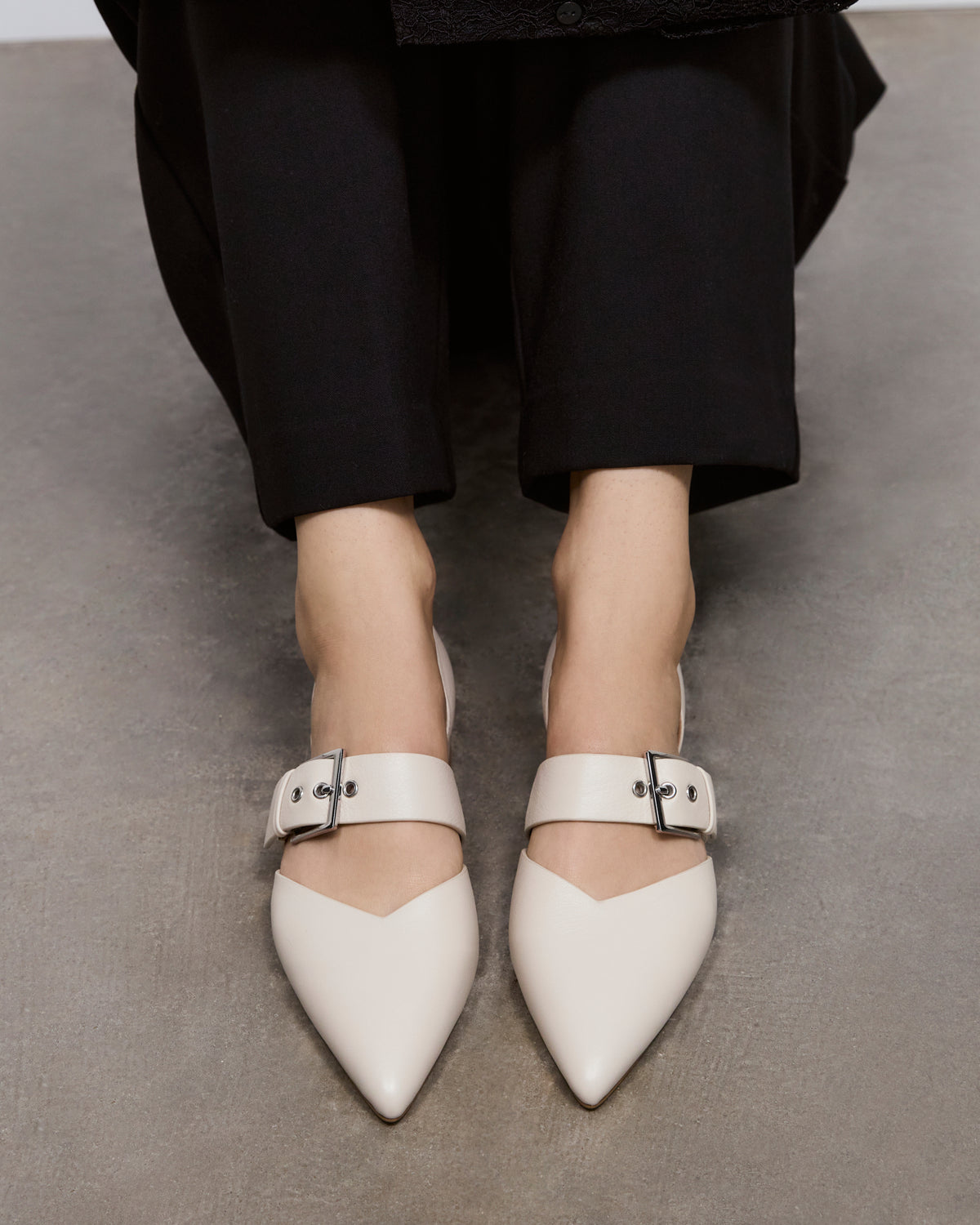 NEELA DRESS FLATS OFF WHITE LEATHER