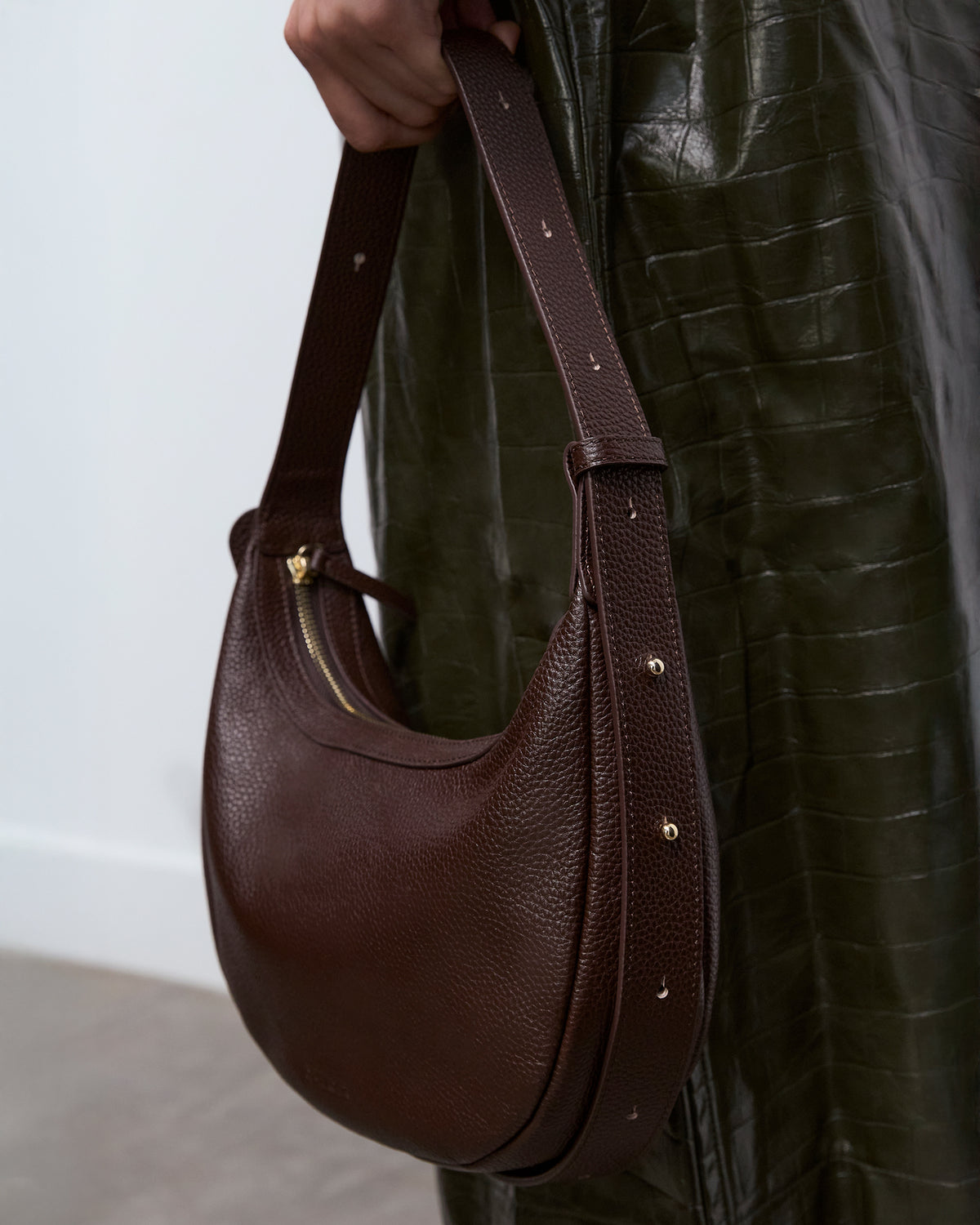 TAYA SHOULDER BAG BITTER CHOC LEATHER